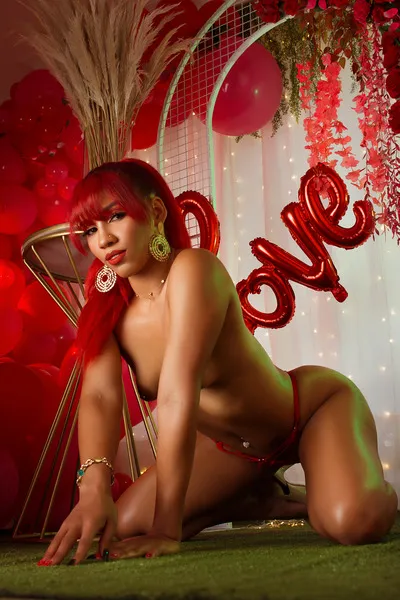 Live sex webcam photo for RubyRussel #3492338