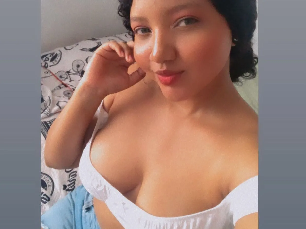 Live sex webcam photo for Pamelarousse #3360920