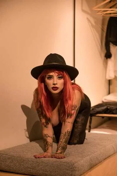 Live sex webcam photo for HoneyQueenn #3365729