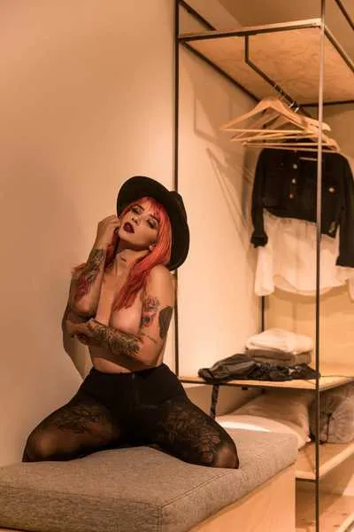 Live sex webcam photo for HoneyQueenn #3365749