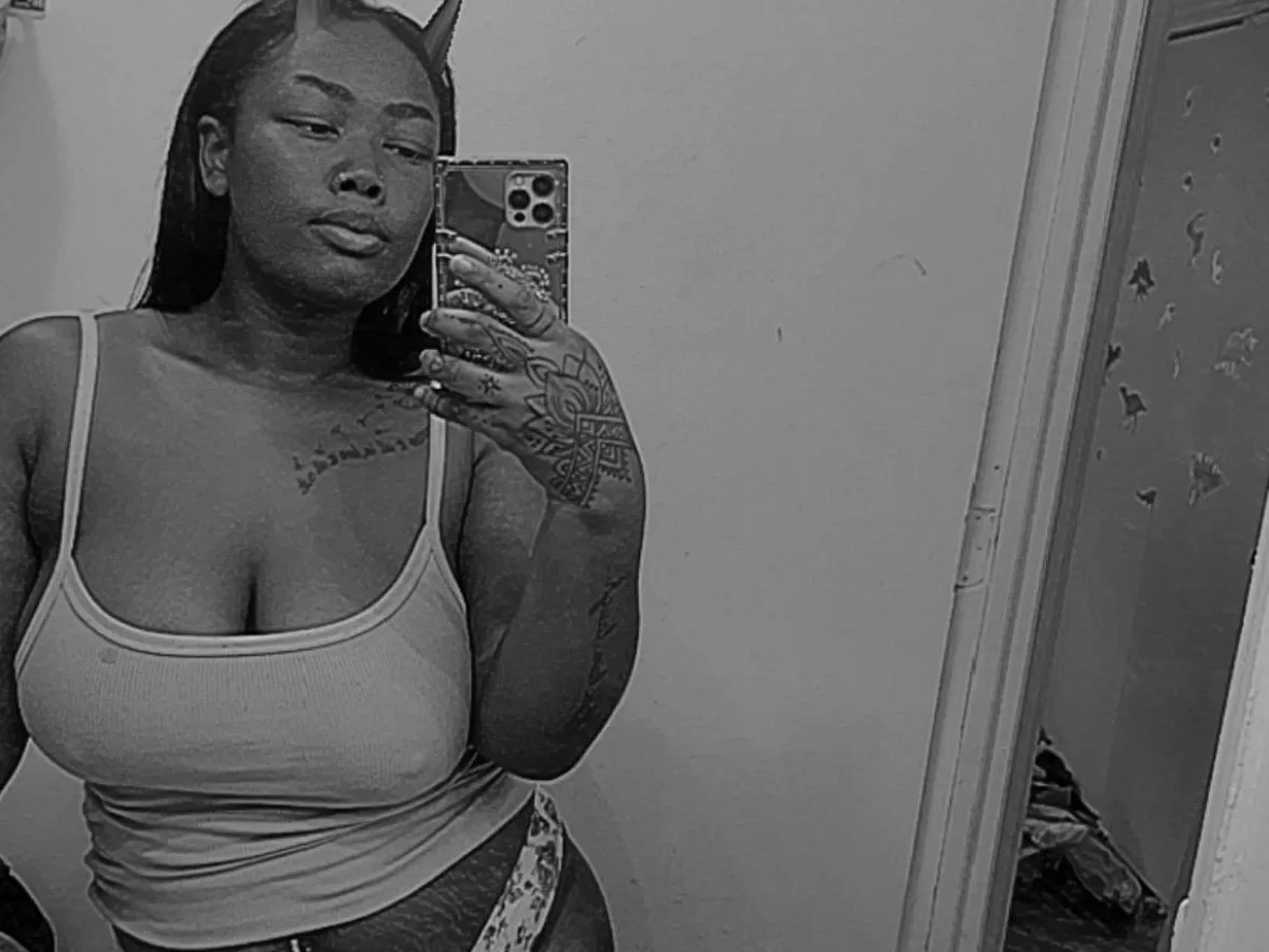 Live sex webcam photo for TruffleButtr #3401519