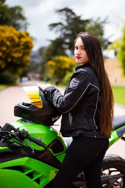 Live sex webcam photo for LilyParzon #3512691