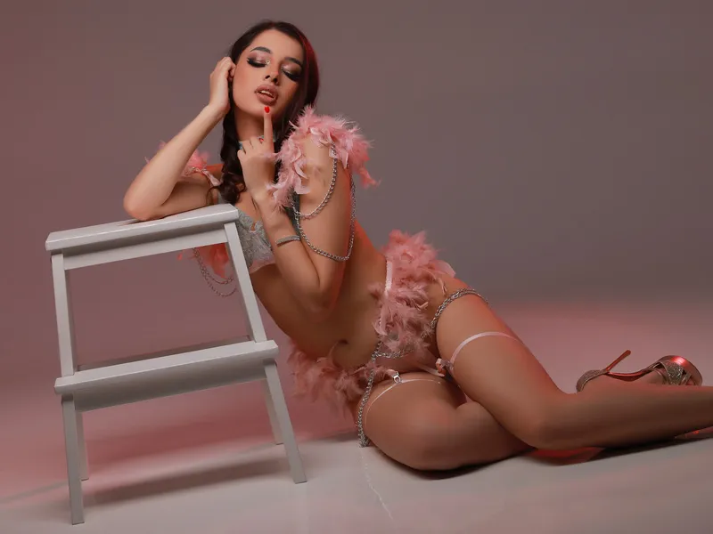 Live sex webcam photo for LucyBlakes #4093630