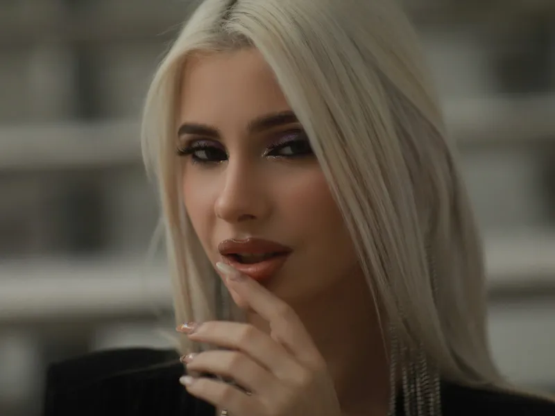 Live sex webcam photo for ElliBlake #3705391