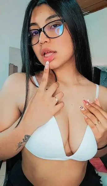 Live sex webcam photo for Camiilaa #3662433