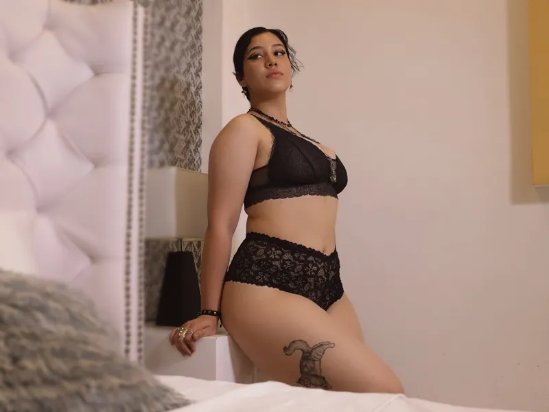 Live sex webcam photo for MayraLewis #3380374