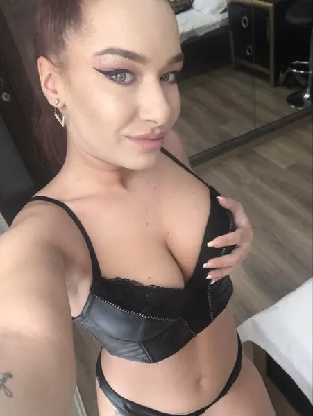 Live sex webcam photo for JennaFlames #3398242