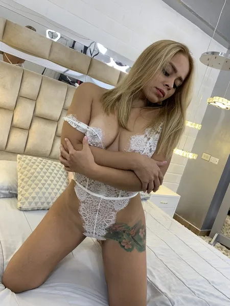 Live sex webcam photo for LucianaBelucci #4090651