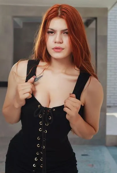 Live sex webcam photo for MiyaLeiigh #3378367