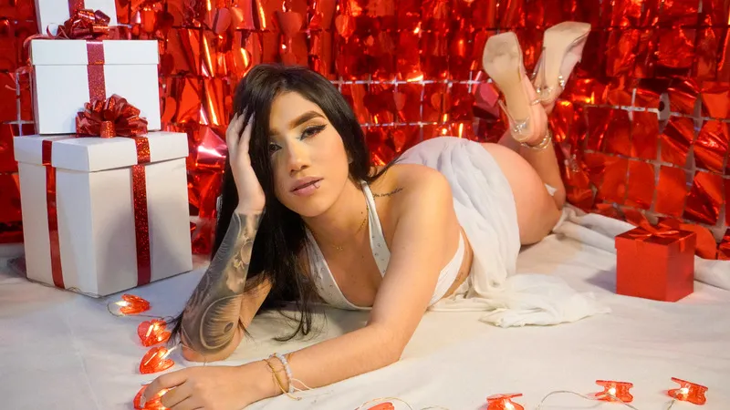 Live sex webcam photo for LuisaJay #6008791