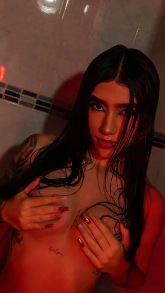 Live sex webcam photo for LuisaJay #6549072