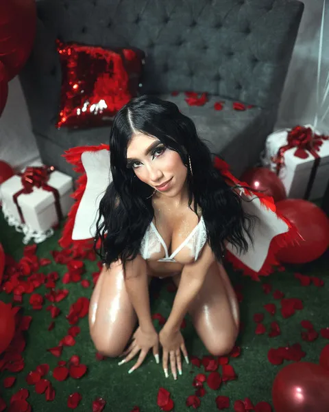 Live sex webcam photo for LuisaJay #6008731