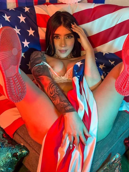 Live sex webcam photo for LuisaJay #6008759