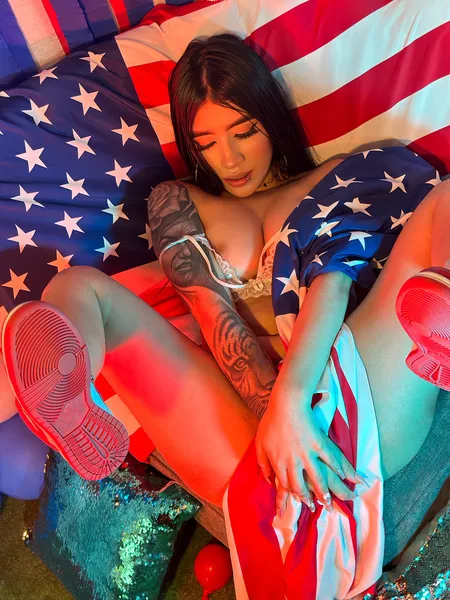 Live sex webcam photo for LuisaJay #6008757