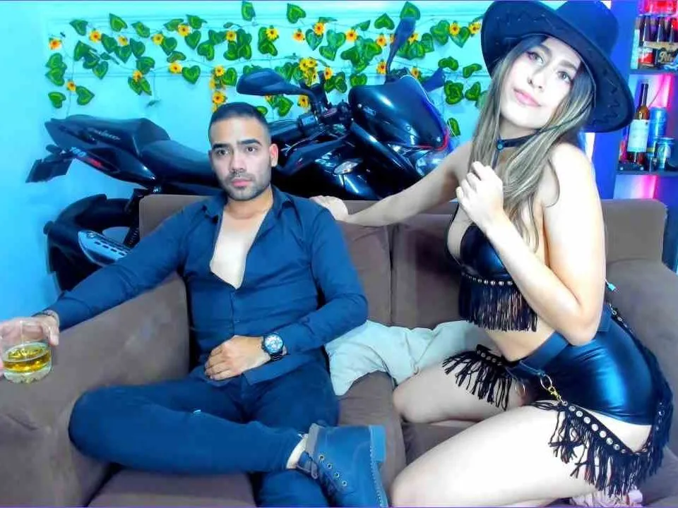 Live sex webcam photo for MollyandAaron #3649864