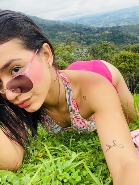 Live sex webcam photo for SweetMollyy #3376740