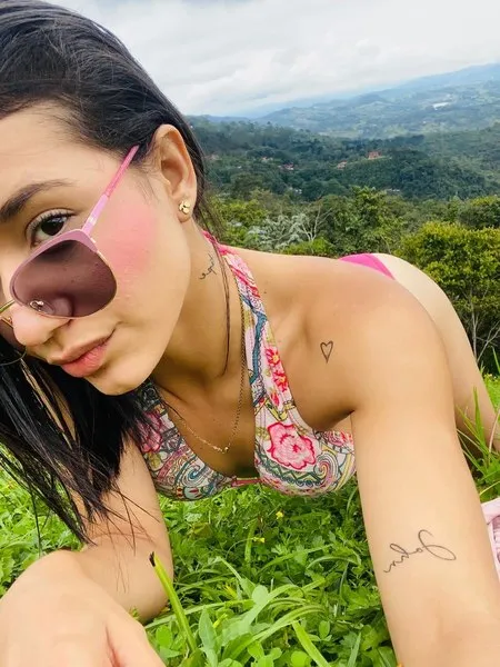 Live sex webcam photo for SweetMollyy #3376742