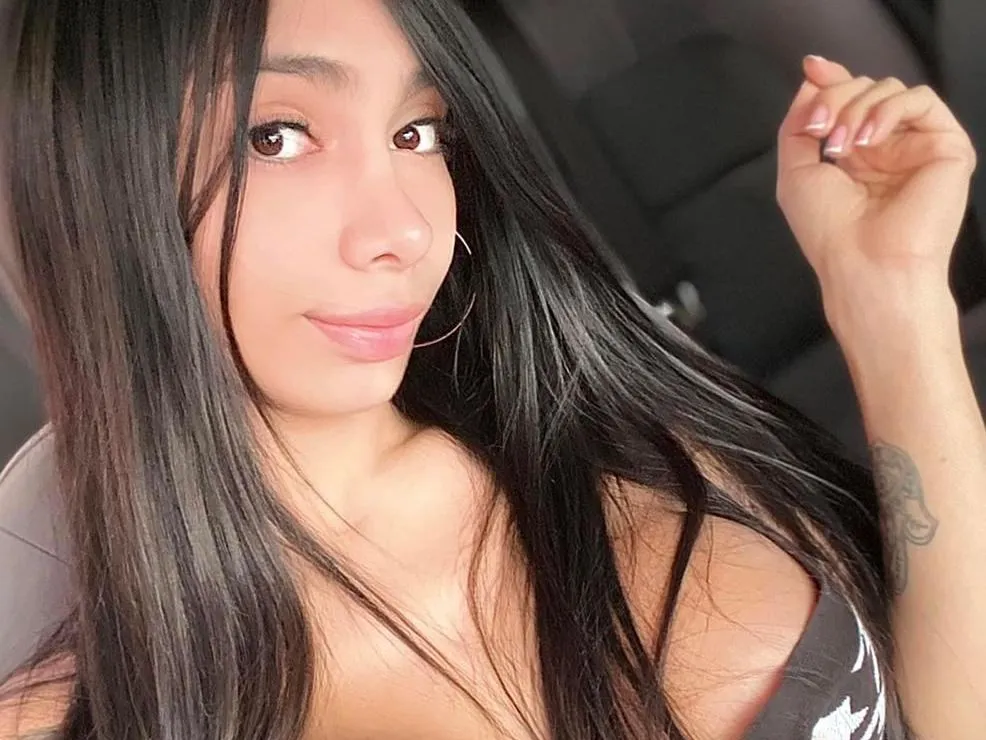 Live sex webcam photo for MelanyCarzoon #3734561