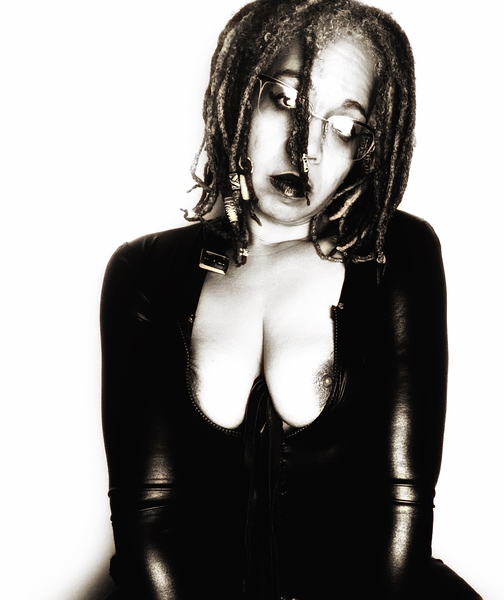 Live sex webcam photo for MadameE #3650224