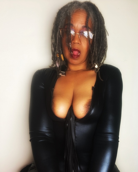 Live sex webcam photo for MadameE #3650240