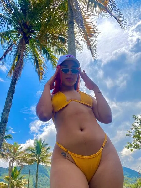 Live sex webcam photo for IssaMiller #3383413