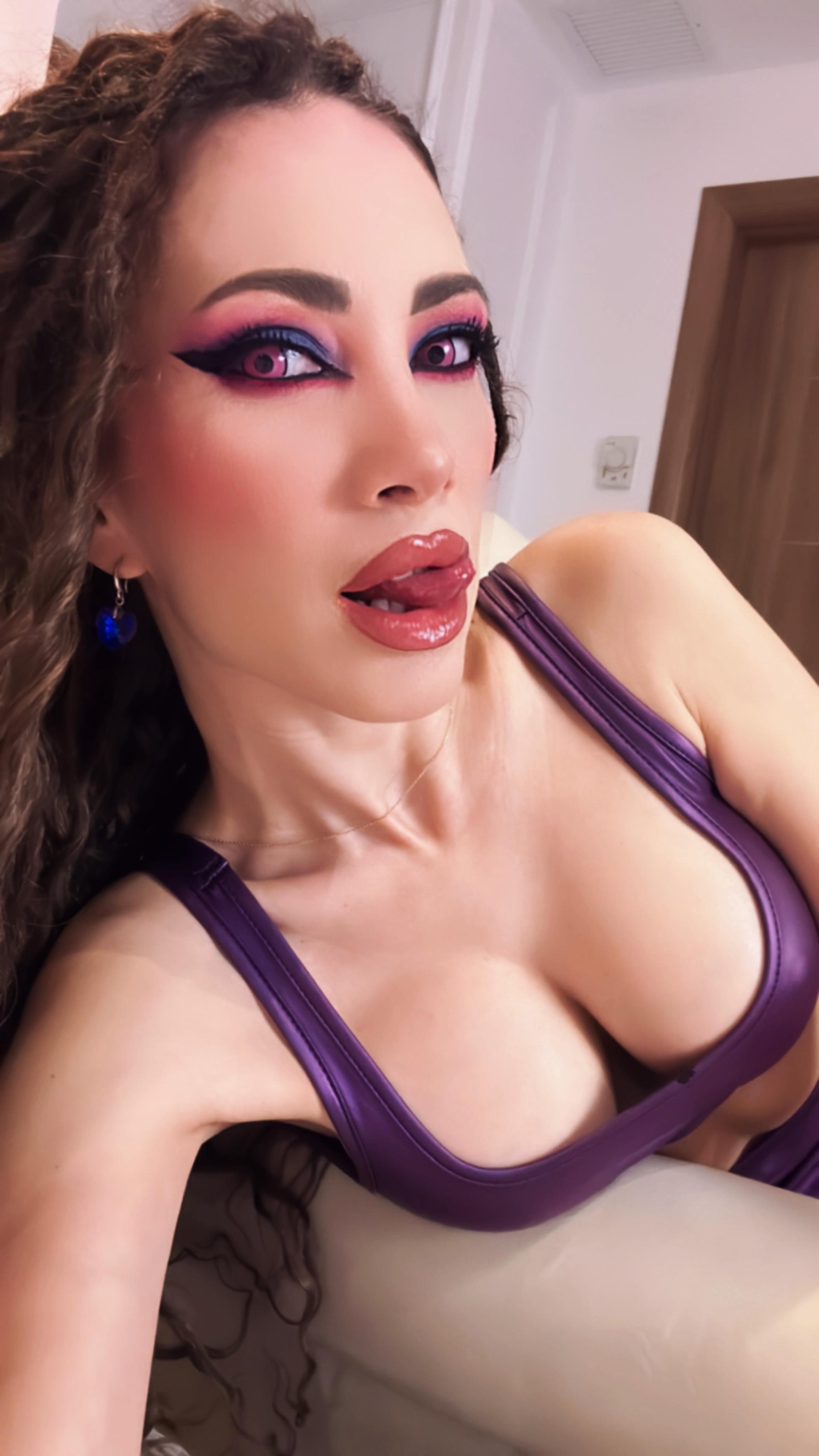 Live sex webcam photo for AngelaDevin #7991666