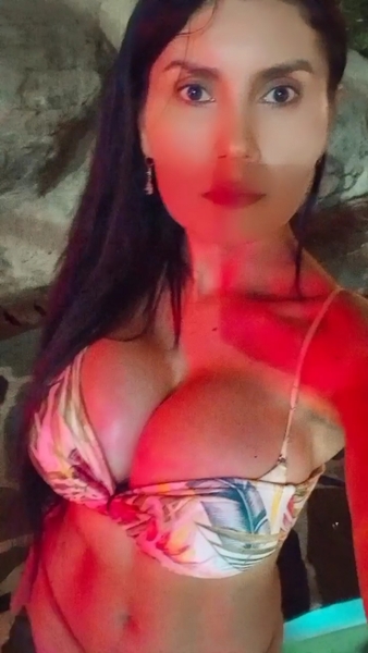 Live sex webcam photo for Marianarobertss #3373277