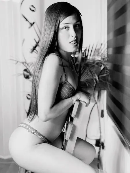 Live sex webcam photo for SkinnyHott #3376877