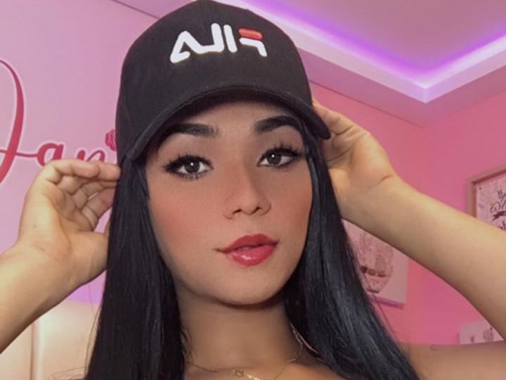 Live sex webcam photo for Miadanielaxx #3377280