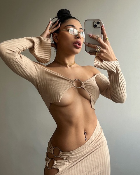 Live sex webcam photo for IsisFrency #3380420