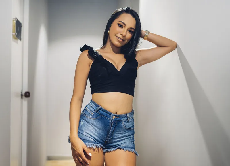 Live sex webcam photo for SharonLenoxx #3488583