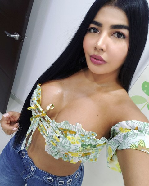 Live sex webcam photo for NaomyHotty #3381525