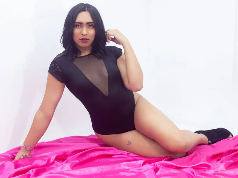 Live sex webcam photo for LuisaMartinezzz #3371178