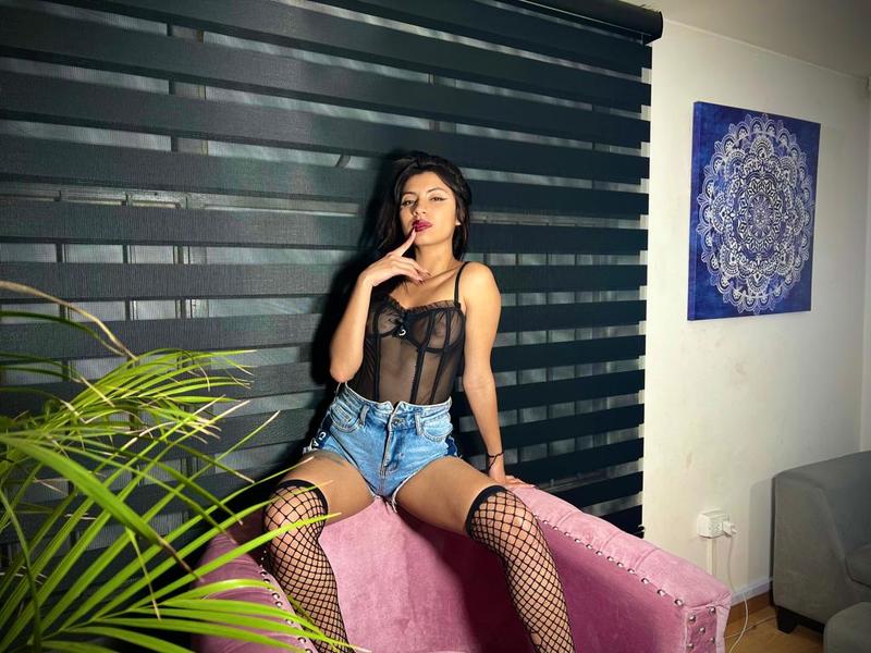 Live sex webcam photo for HiltonLuna #3374196