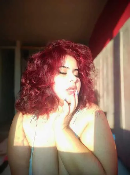 Live sex webcam photo for Adelinameilo #3426624