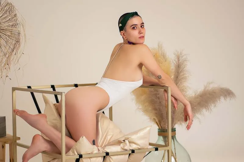 Live sex webcam photo for HelenMuss #3628450