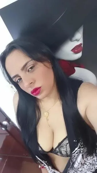Live sex webcam photo for IndiraRoose #3379349