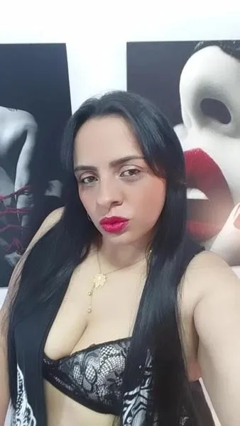 Live sex webcam photo for IndiraRoose #3379348