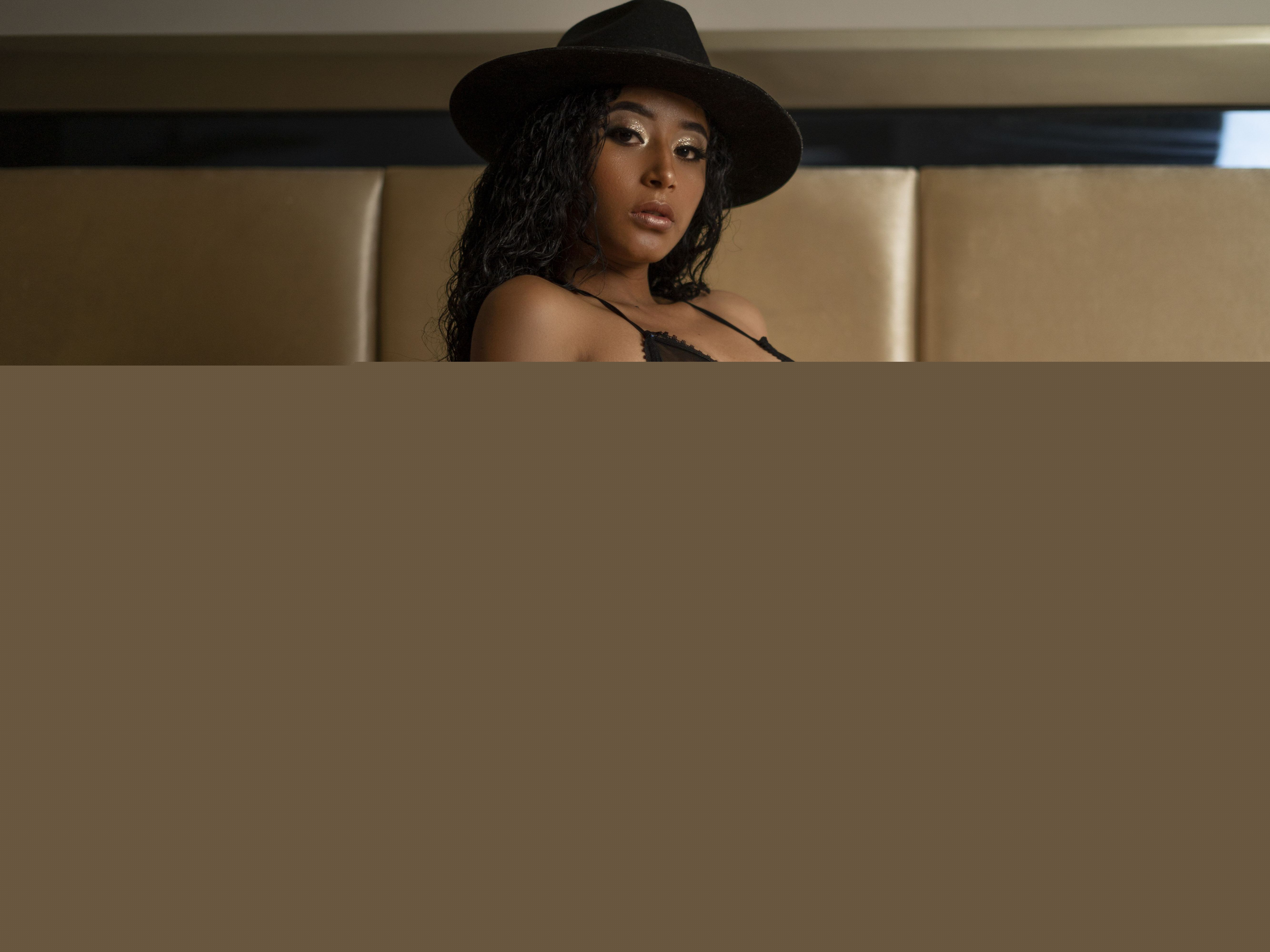 Live sex webcam photo for EmmyCurly #3426221