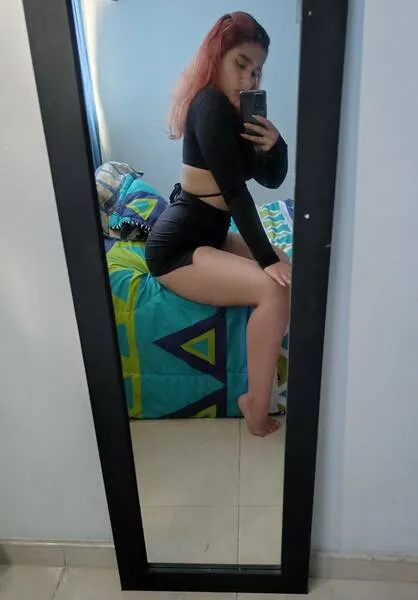 Live sex webcam photo for AvrilRoss #4106378