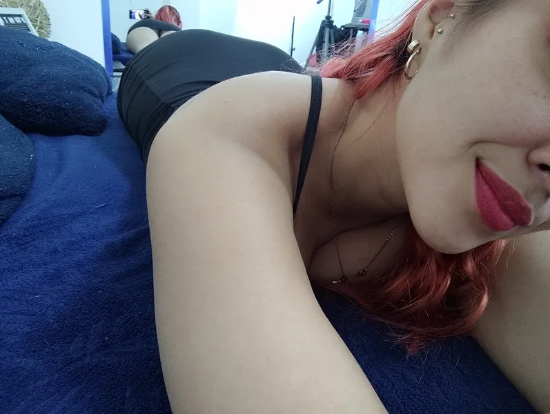 Live sex webcam photo for AvrilRoss #4036372