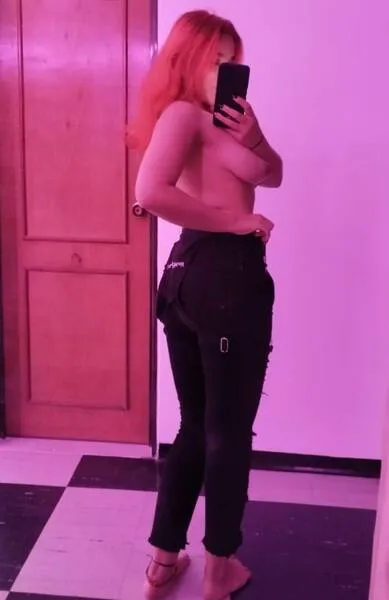 Live sex webcam photo for AvrilRoss #4036388