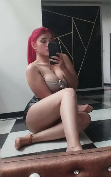 Live sex webcam photo for AvrilRoss #4036380