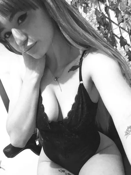 Live sex webcam photo for AnnyBangs #4063928