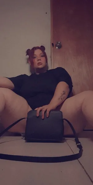 Live sex webcam photo for VioletCurvyy #3481793