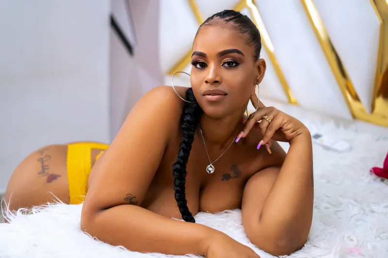 Live sex webcam photo for MelanyBrown18 #3573776