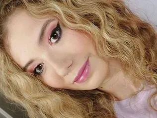 Live sex webcam photo for EvelynPretty #3399023