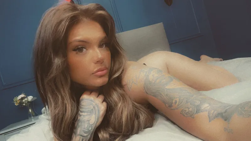 Live sex webcam photo for TawneyLaneBabestation #4098875