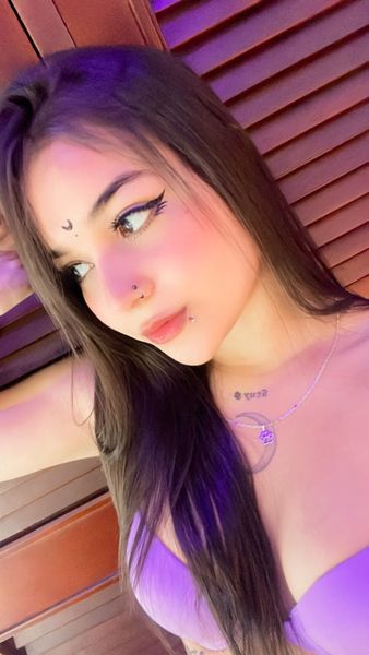 Live sex webcam photo for EmilyMason #3579689