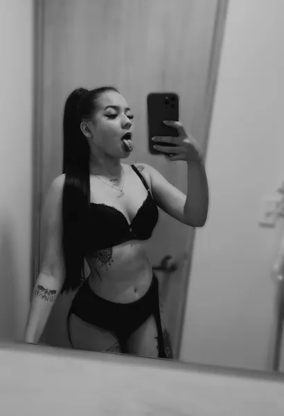 Live sex webcam photo for EmilyMason #3480146